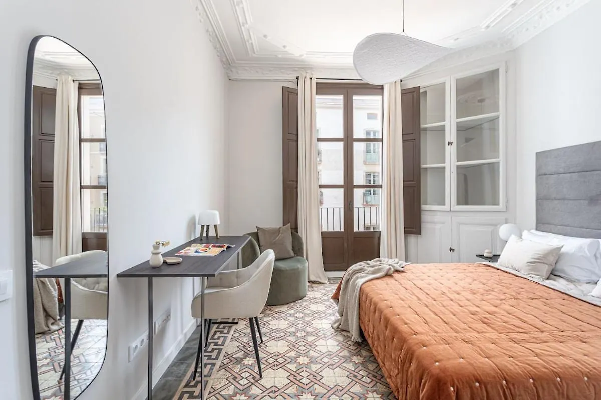 Canela Homes Midterm Merce Barcelona Spanien