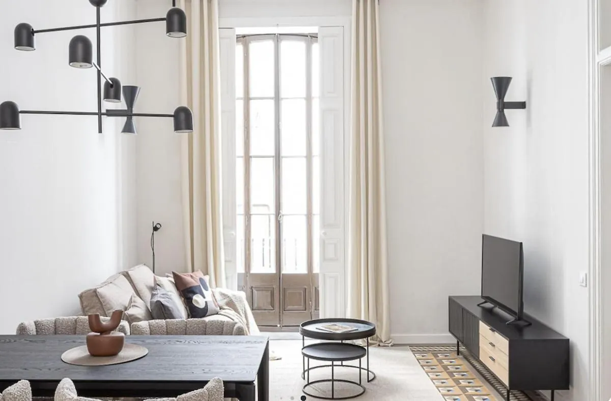 Canela Homes Midterm Merce Barcelona Spanien